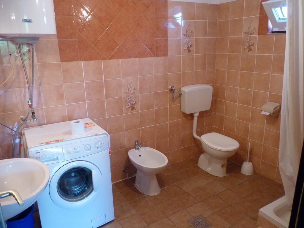 Apartmani Emily Nin Extérieur photo
